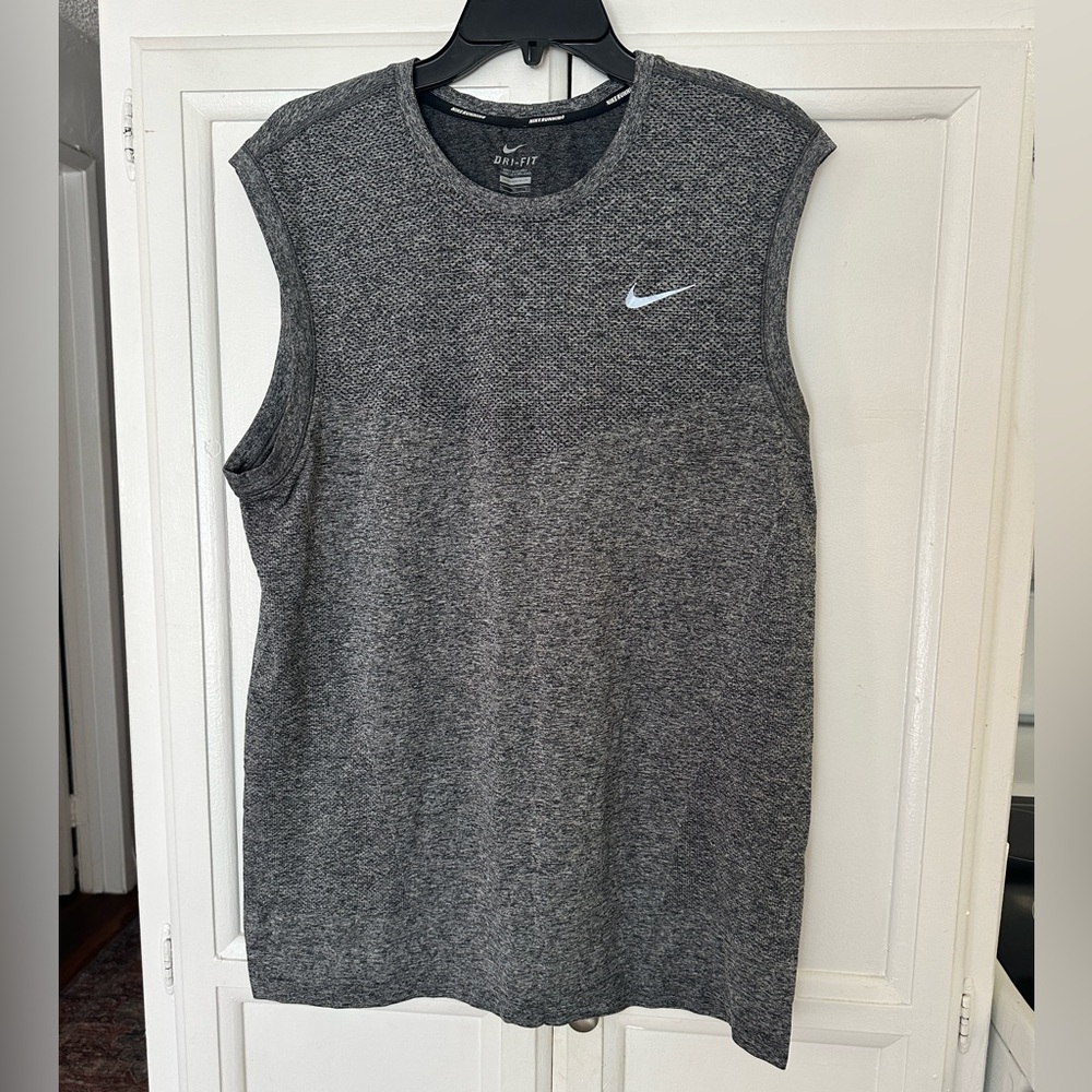 XL gray dri-fit Nike muscle shirt